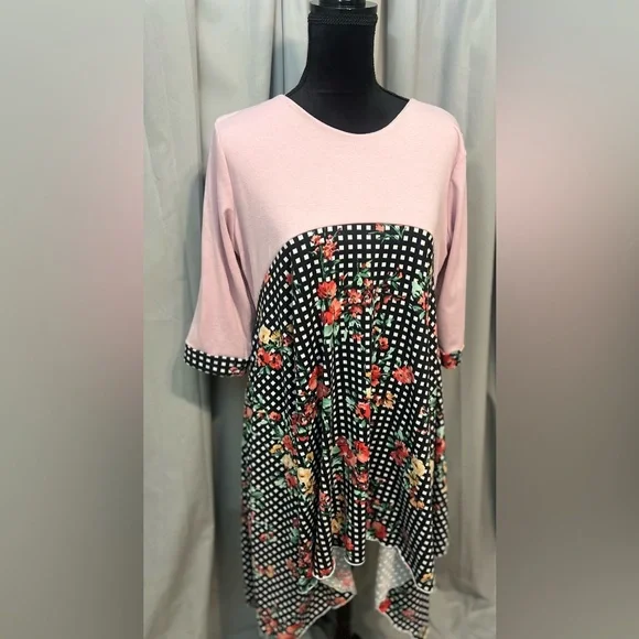 Floral Pink and Black Women's Top - Picture 2 of 4